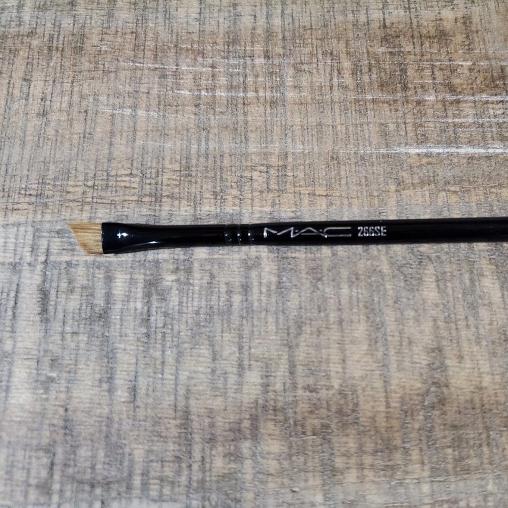 MAC Brush 266SE Small Angle Eye or Brow